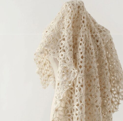 3D floral-patterned openwork crochet fabric